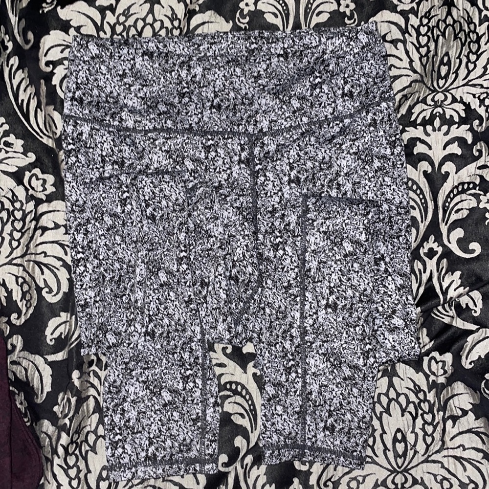 Black and white marbled leggings with pockets